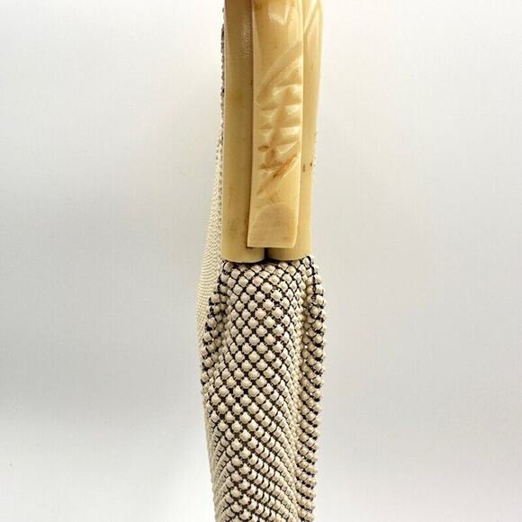Vintage Whiting and Davis Alumesh Purse w Cream Bakelite Closure Mesh Handle - Picture 9 of 13
